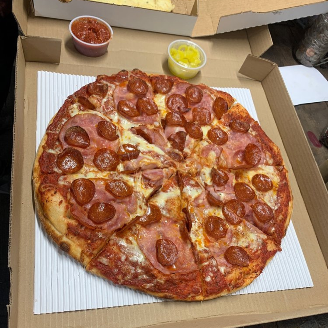 pepperoni and ham pizza